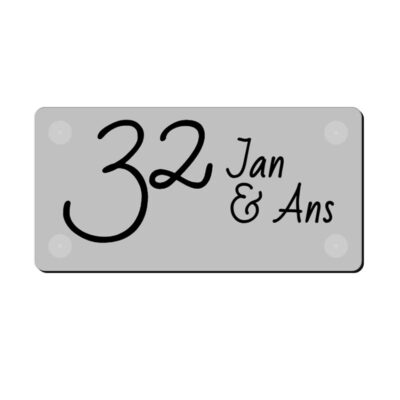 RVS-look ACP naambord 20x10cm met zwarte epoxygravure en montage met RVS afstandhouders