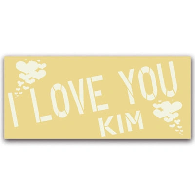 Gelamineerd houten bord 18x50 cm met uitgesneden tekst en donkere lasersnijlijnen.