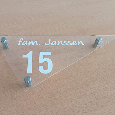 Glaslook driehoek naambord huisnummer