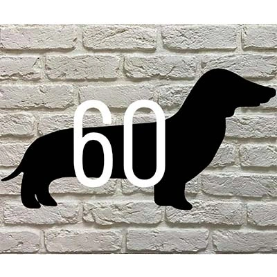 Dachshund silhouet huisnummerbord met max 3 cijfers - zwart acrylaat met witte/groene cijfers