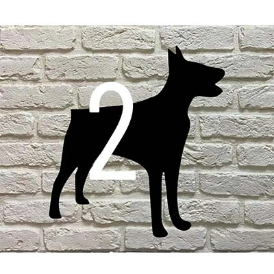 Dobermann silhouet huisnummerbord met max 3 cijfers - zwart acrylaat met witte/groene cijfers