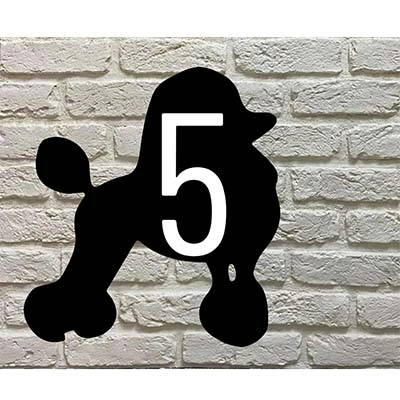 Poedel silhouet huisnummerbord met max 3 cijfers - zwart acrylaat met witte/groene cijfers
