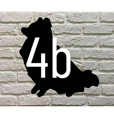 Corgi silhouet huisnummerbord met max 3 cijfers - zwart acrylaat met witte/groene cijfers