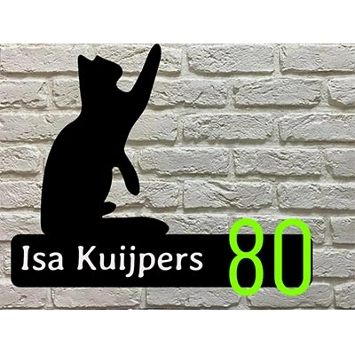 Detail van appelgroene cijfers op Gemengde Ras naambord