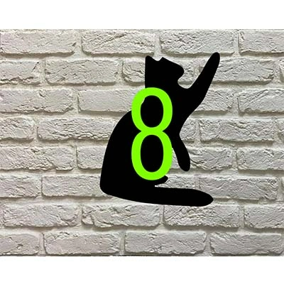 Gemengde Ras kat silhouet huisnummerbord van zwart acrylaat met witte of appelgroene cijfers